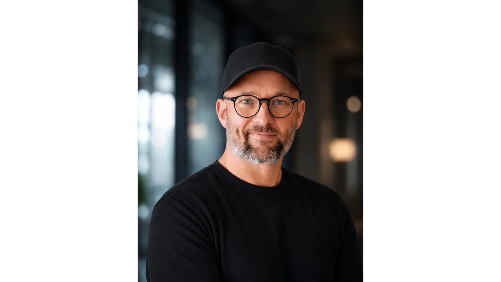 Pierre Rudolph kommt aus dem operativen Fuhrpark- und Mobilitätsmanagement. Nach Stationen im Umfeld der Audi AG und der CG Elementum / Gröner Gruppe verantwortete er zuletzt die Elektrifizierung der Last Mile bei HelloFresh.
